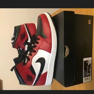 Mens Air Jordan 1 Mid "Chicago"